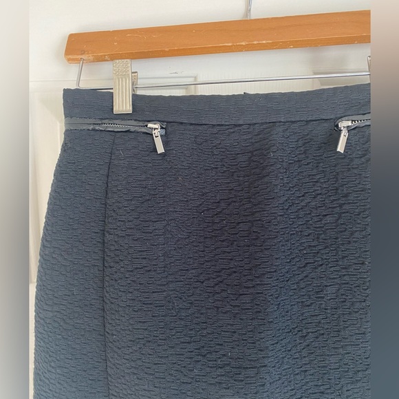 H&M Textured Mini Skirt Sz 6 - Picture 4 of 9
